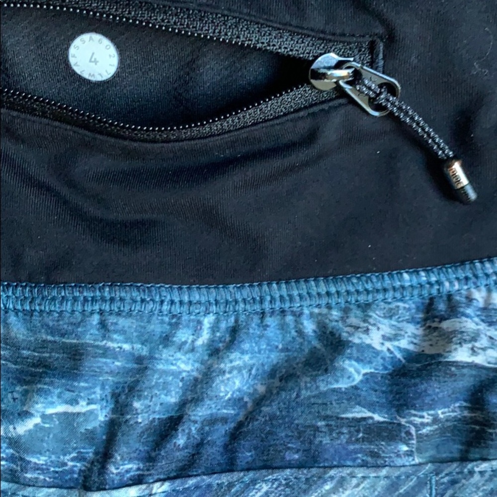 Lululemon Speed Shorts 2.5" - Picture 3 of 6